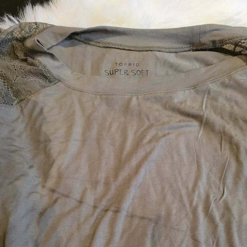 SUPER  SOFT LACE INSET SLEEVE DOLMAN TOP - Picture 5 of 8